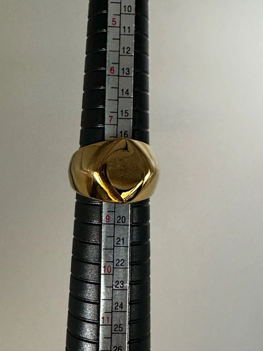 Bold Chunky Goldtone Statement Size 8 Men Women Unisex Casual Ring
